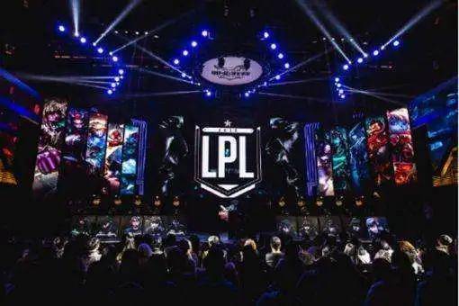  电竞舞台群星璀璨演绎精彩对决