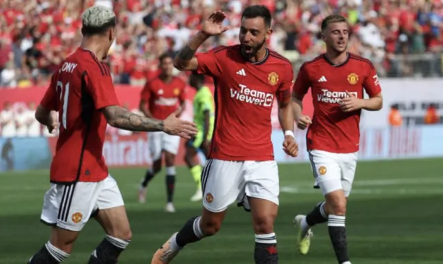  球迷文化薪火相传，助威声浪震撼绿茵场